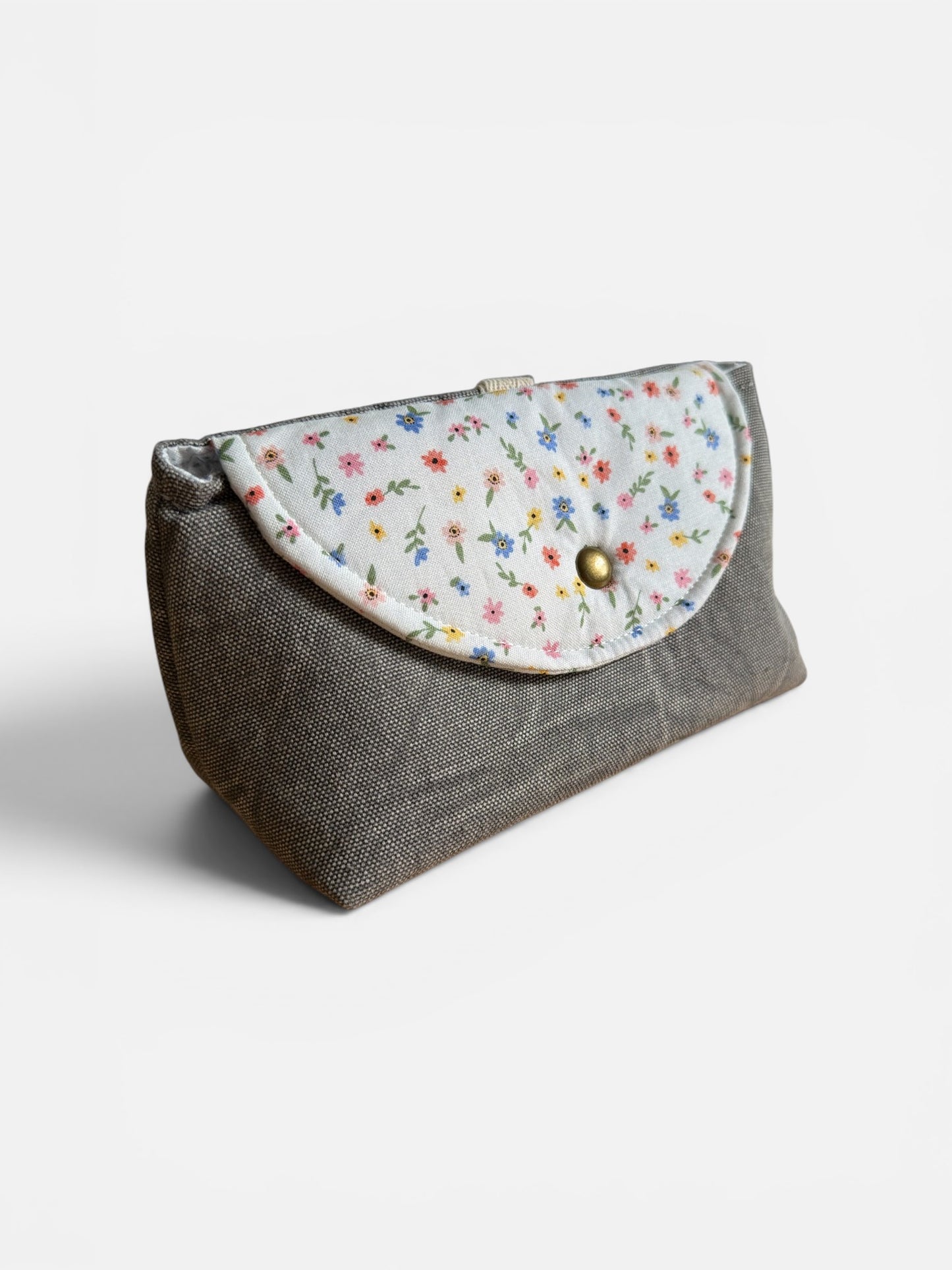 Gray Floral Washed Canvas Clip-on Pouch
