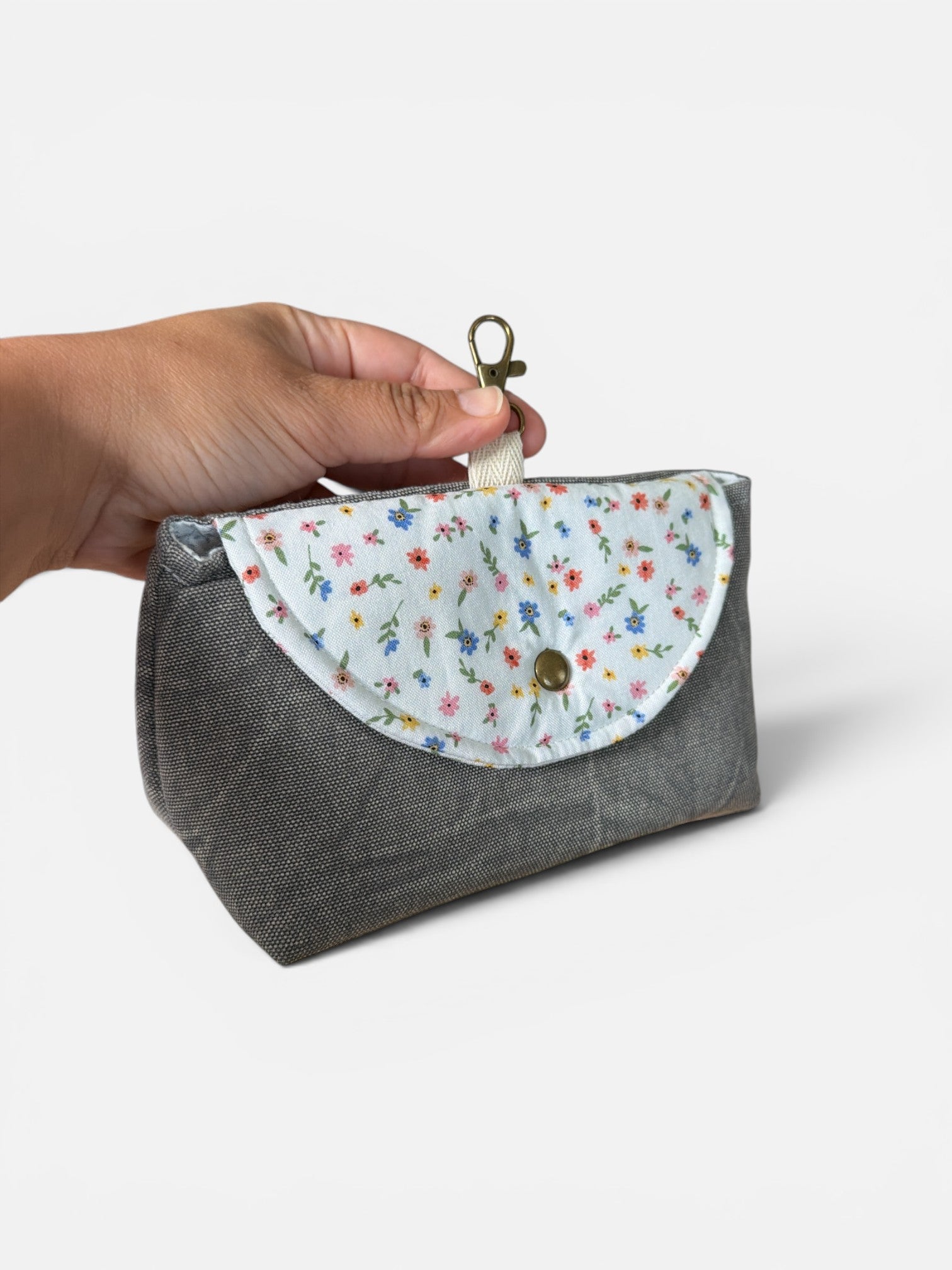 Gray Floral Washed Canvas Clip-on Pouch
